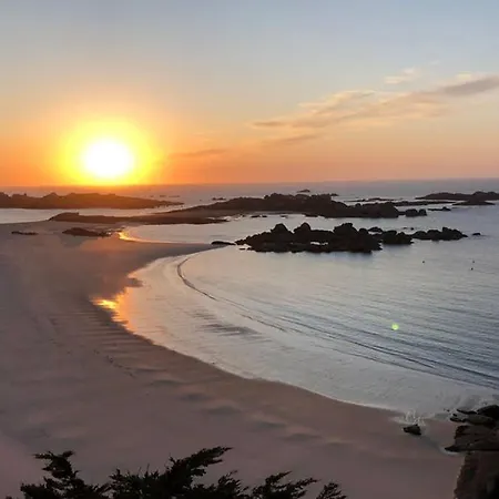 Maison Avec Cote De Granit Rose بيت للعطل