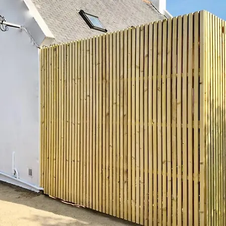 Maison Avec Cote De Granit Rose